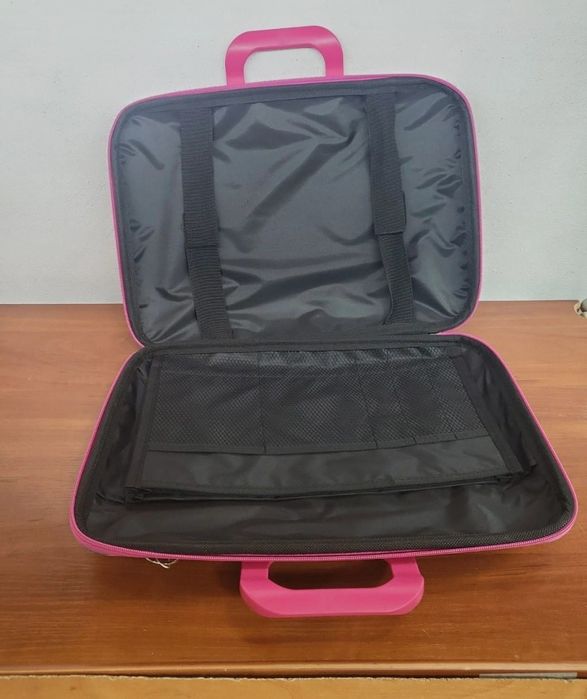 Różowa teczka na laptop 15,6 cali