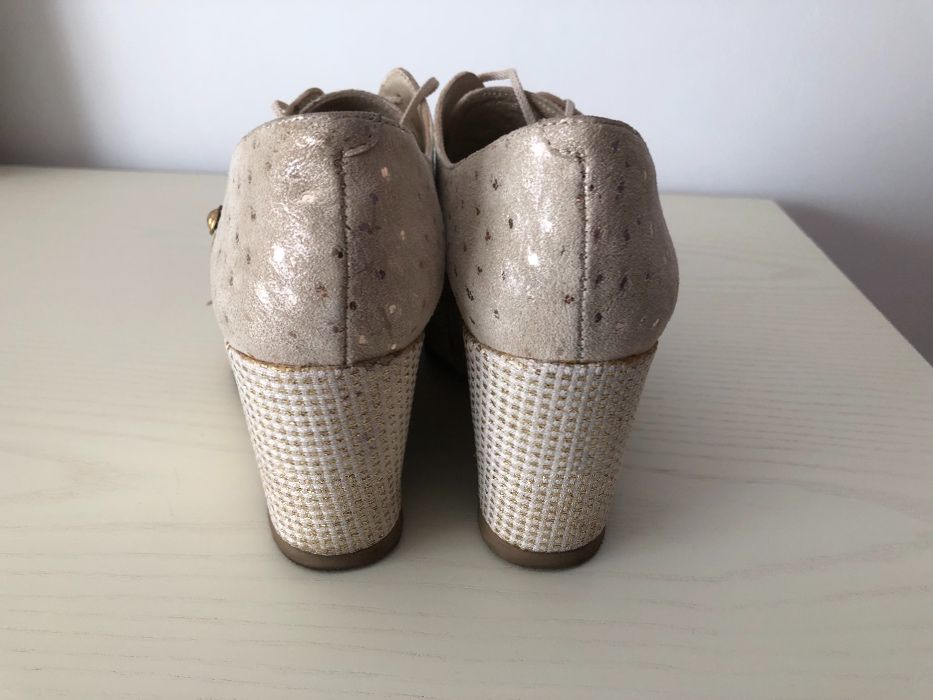 Sapatos de cunha em pele da Seaside - bege 36