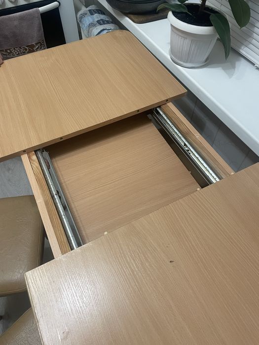 Продам комплект (стіл + 4 стула)