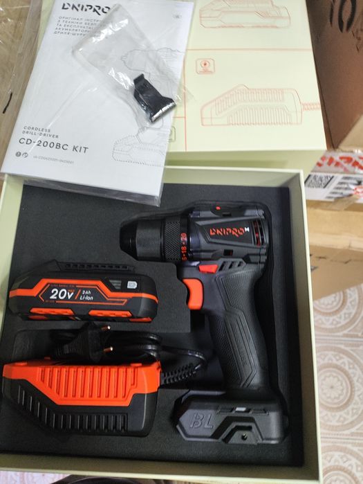 Безщітковий шурік Дніпро-М Dnipro-M CD-200BC Ultra BP-220, 2Ah + заряд