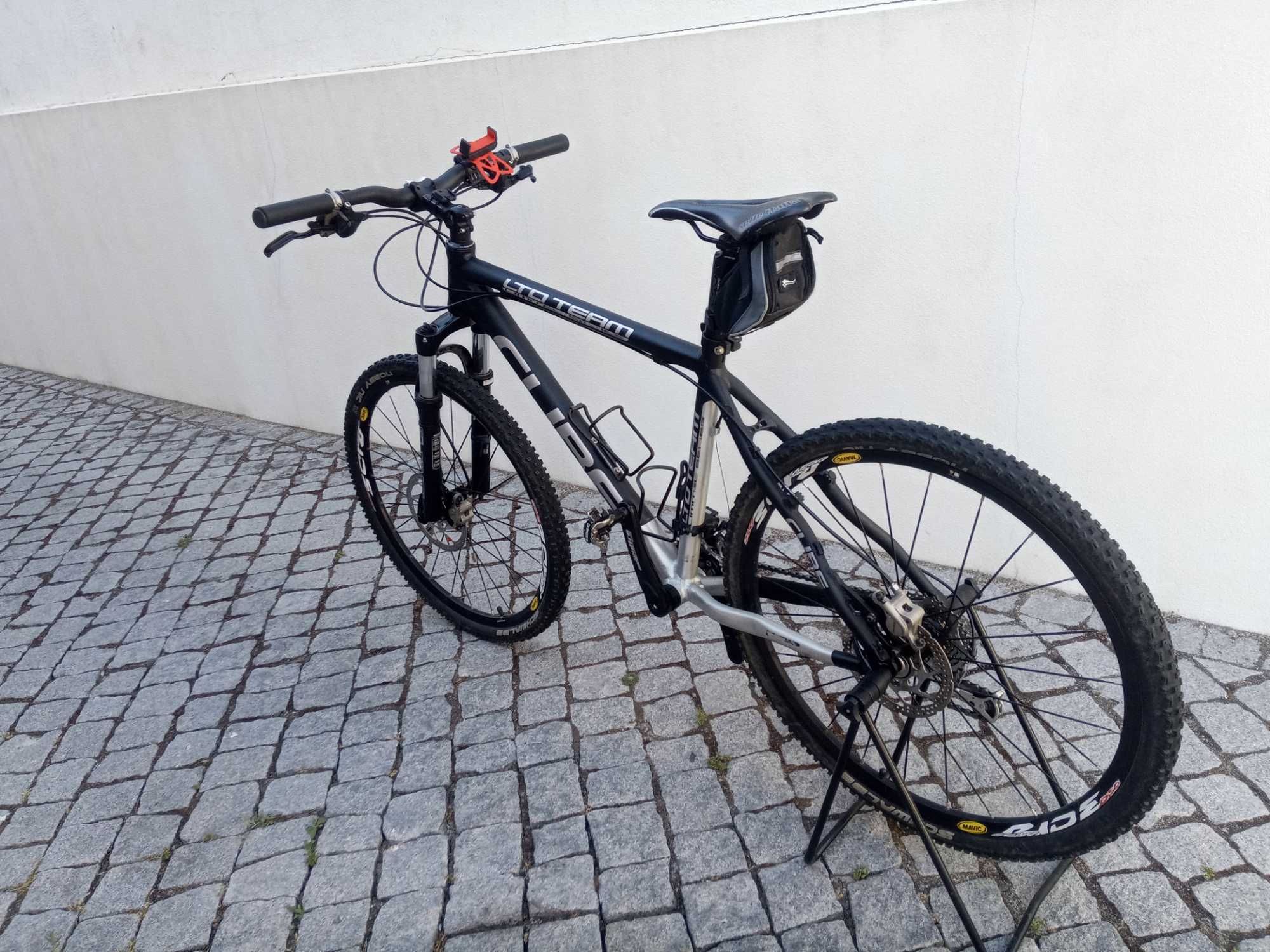 Bicicleta BTT Cube 26"