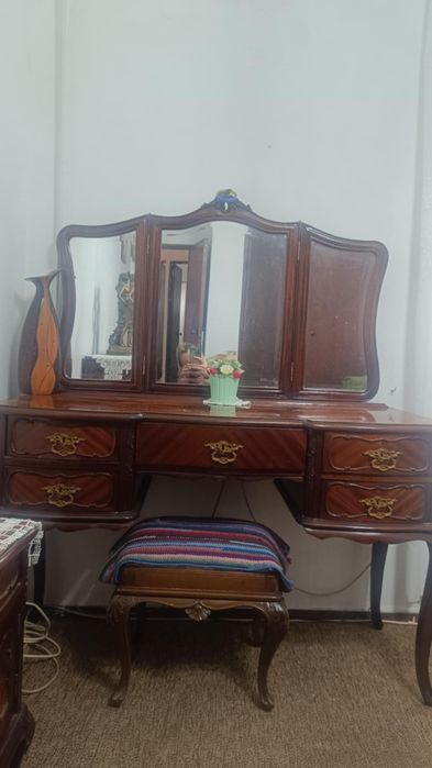 mobília, feito de madeira