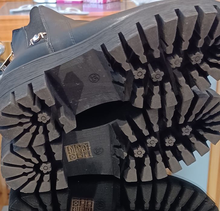 Botins pele pretos