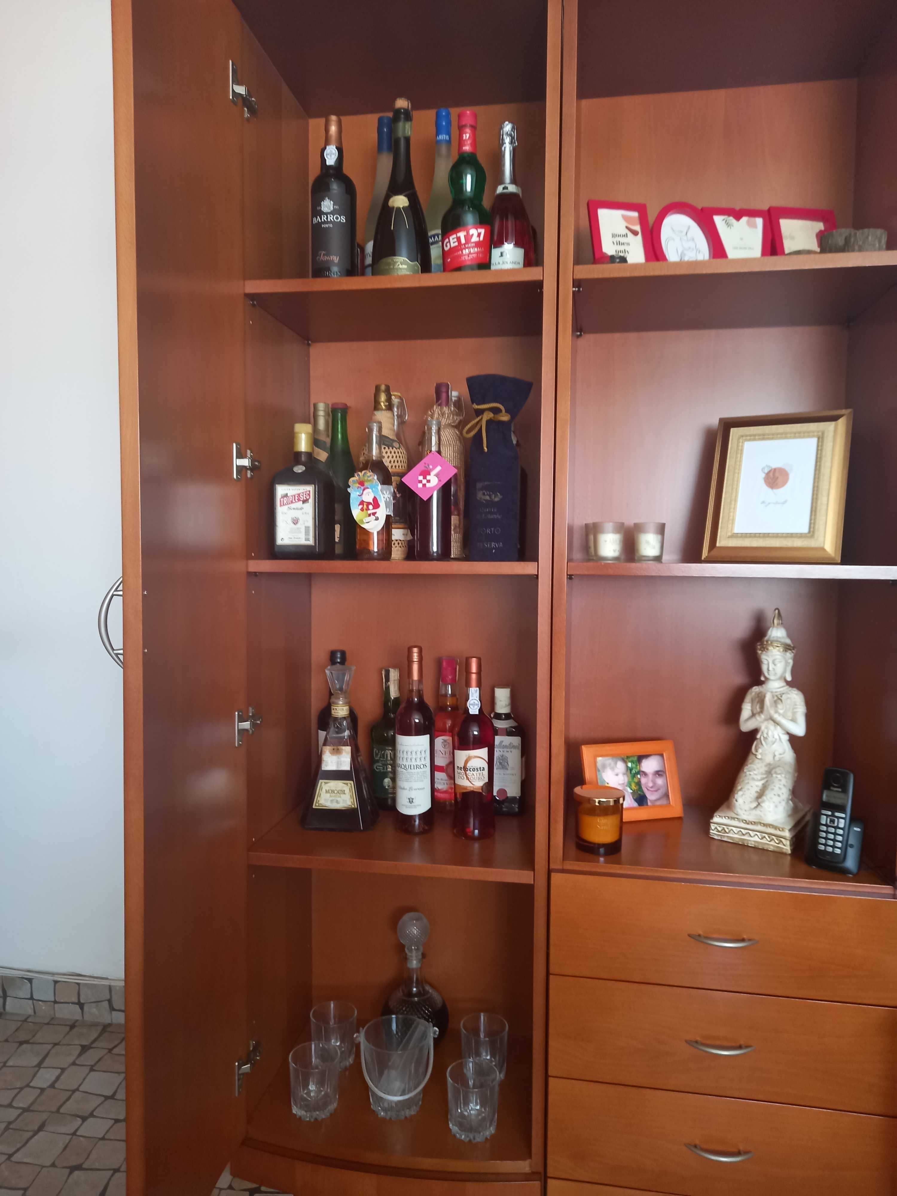 Conjunto Móvel de Sala e Mesa