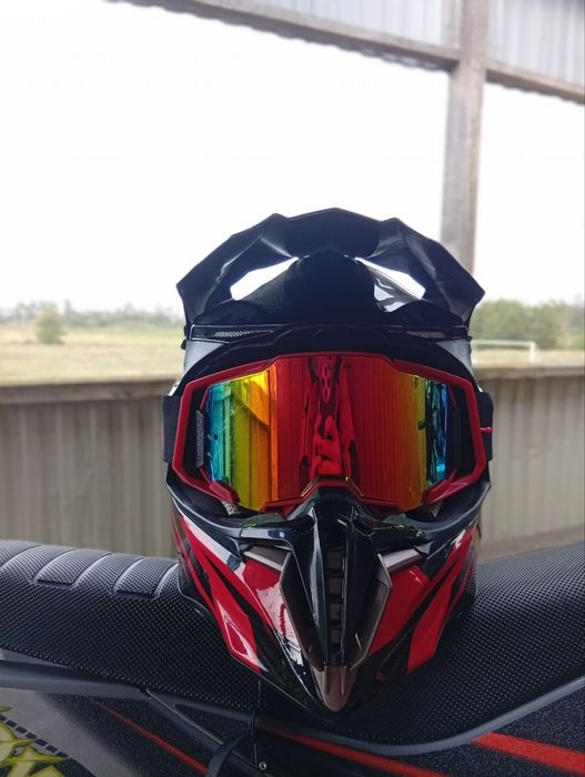 Продам шолом на мотоцикол кросовий