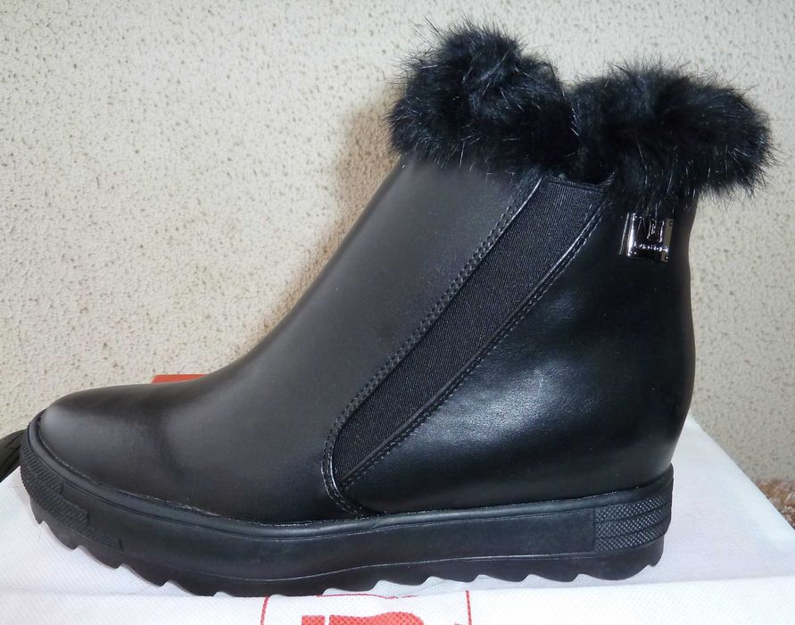 Botas novas Laura Biagiotti 38
