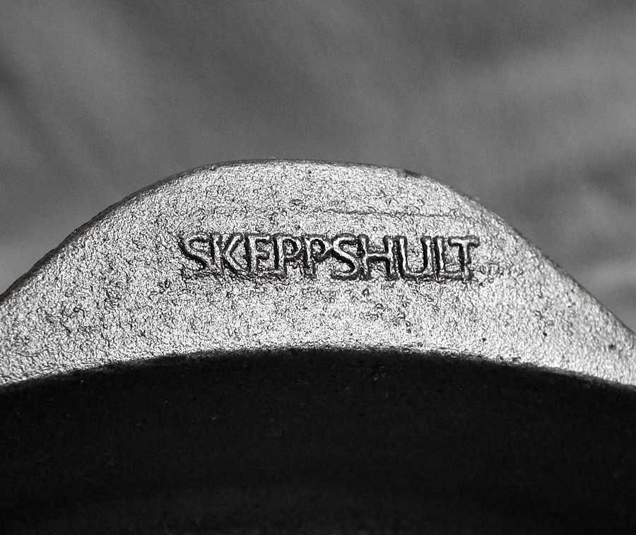 Szwedzka grillowa patelnia żeliwna SKEPPSHULT  28 cm, do indukcji