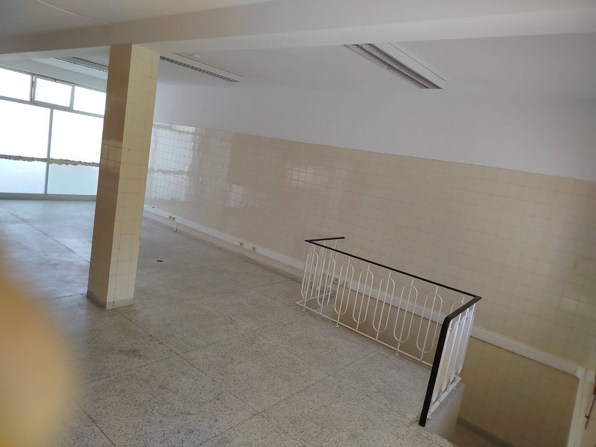 Arrenda-se estabelecimento comercial