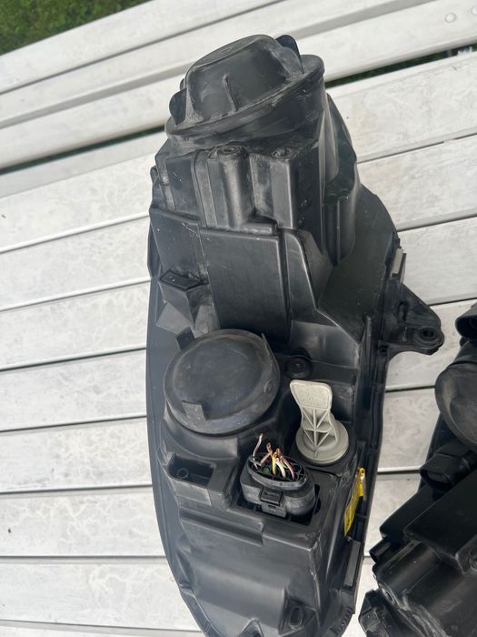 Lampa przód komplet LEWA i PRAWA VW GOLF MK5 Europa oryginal