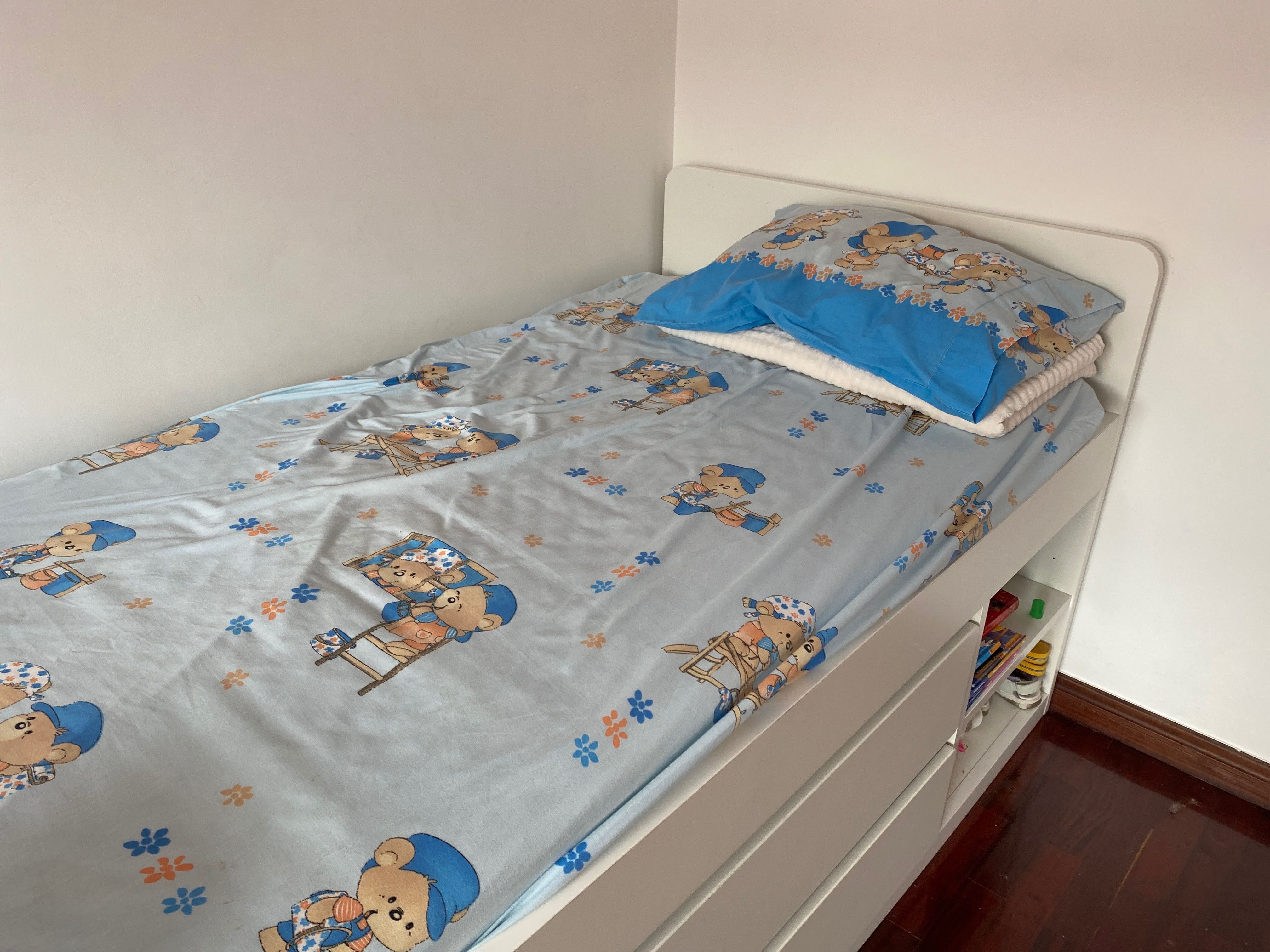 Cama solteiro ikea com arrumacão  mais colchao ikea