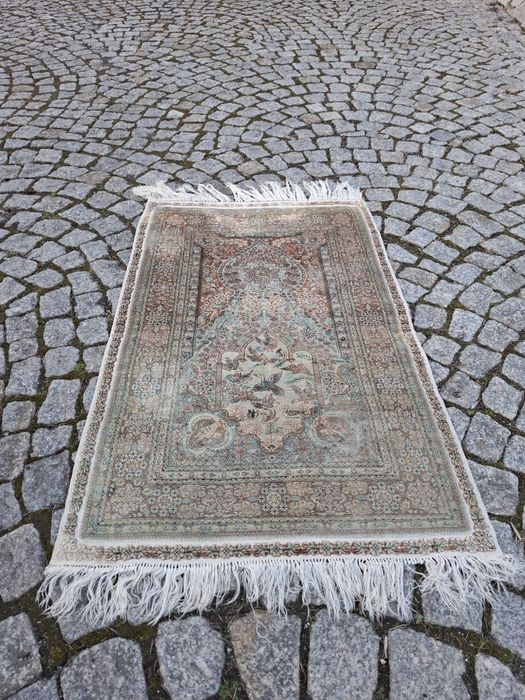 Piękne stare dwa dywany jedwab na jedwabiu