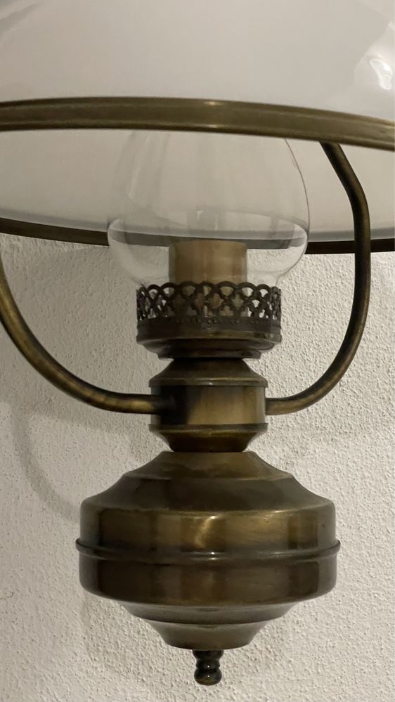 Candeeiro tipo lanterna antiga
