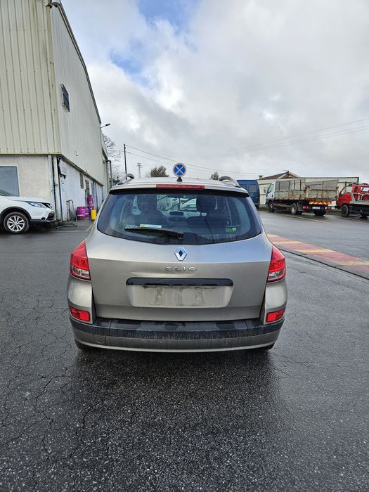 Renault Clio III Break 1.2i de 2010 para peças