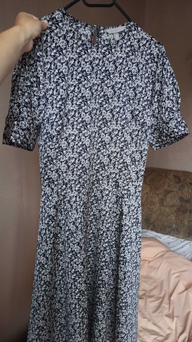 Suknia w kwiaty H&M 36