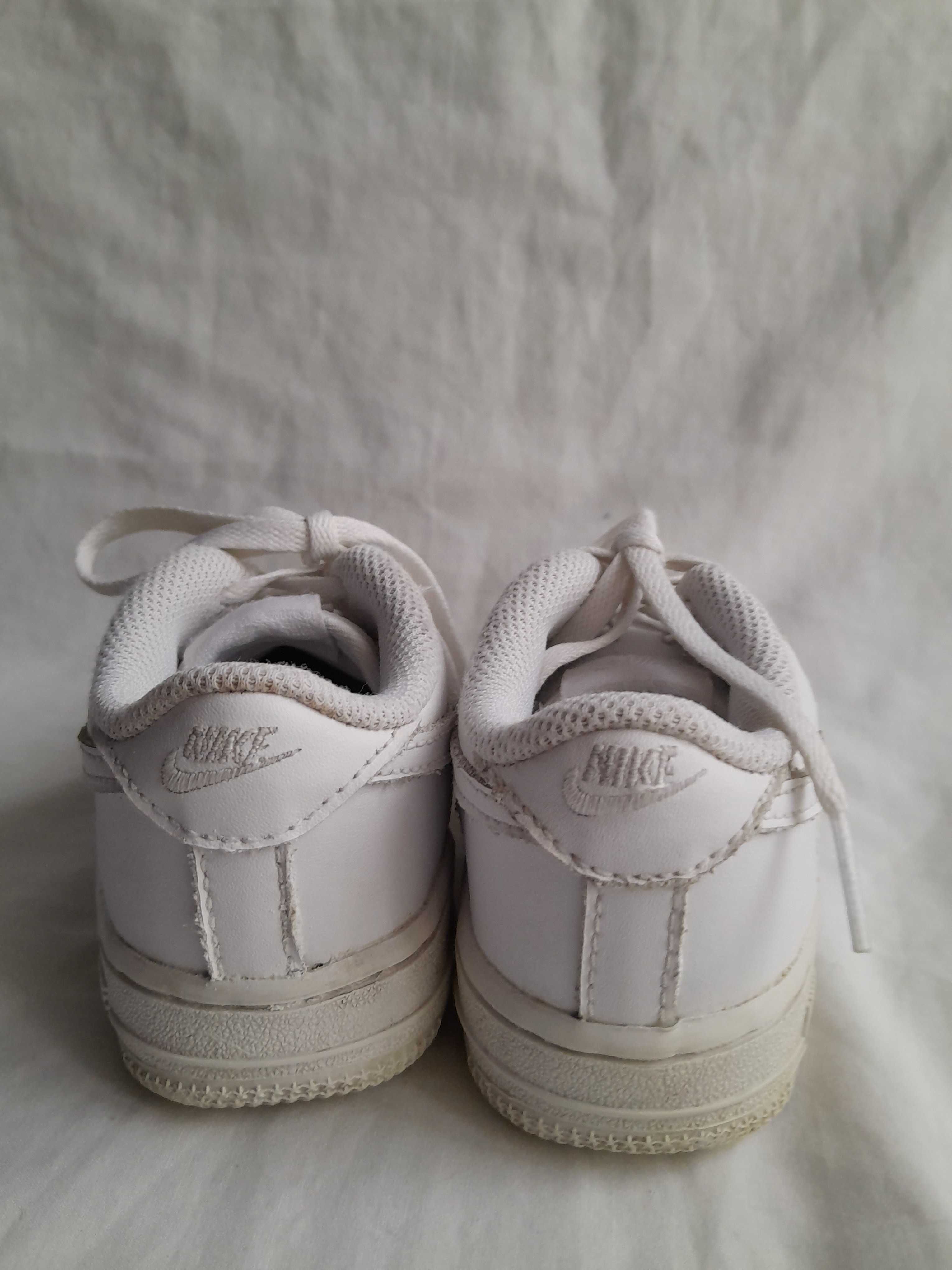 Sprzedam buty dziecięce Nike Air Force 1 Low Infant