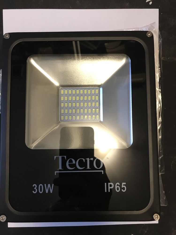 Прожектор Tecro TL-FL-30B новий