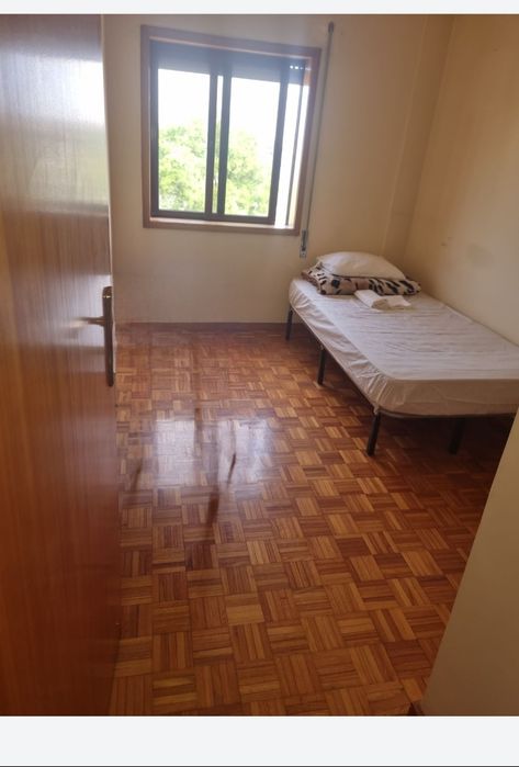 Aluga-se  quarto