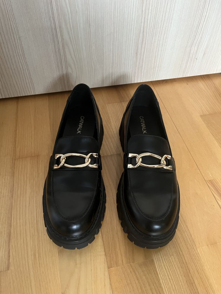 Czarne eleganckie klasyczne mokasyny półbuty damskie na platformie 39