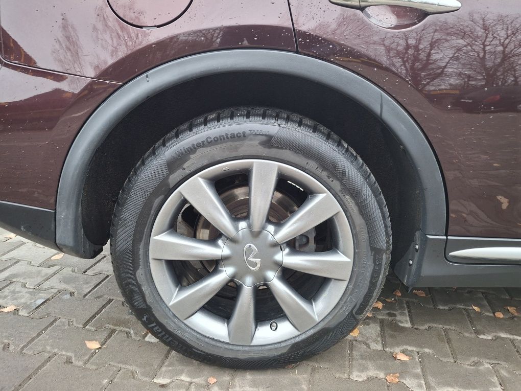 А втомобіль Infinity Qx50 2017 .