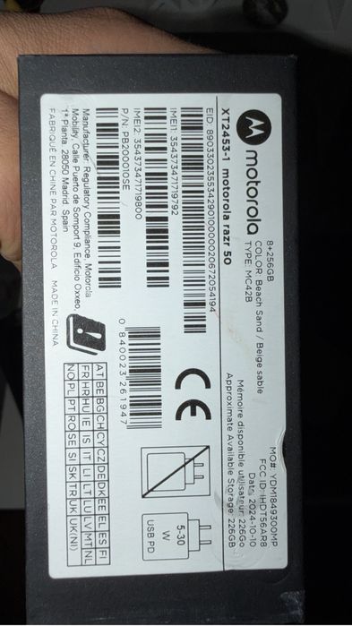 Motorola Razr 50 como Novo