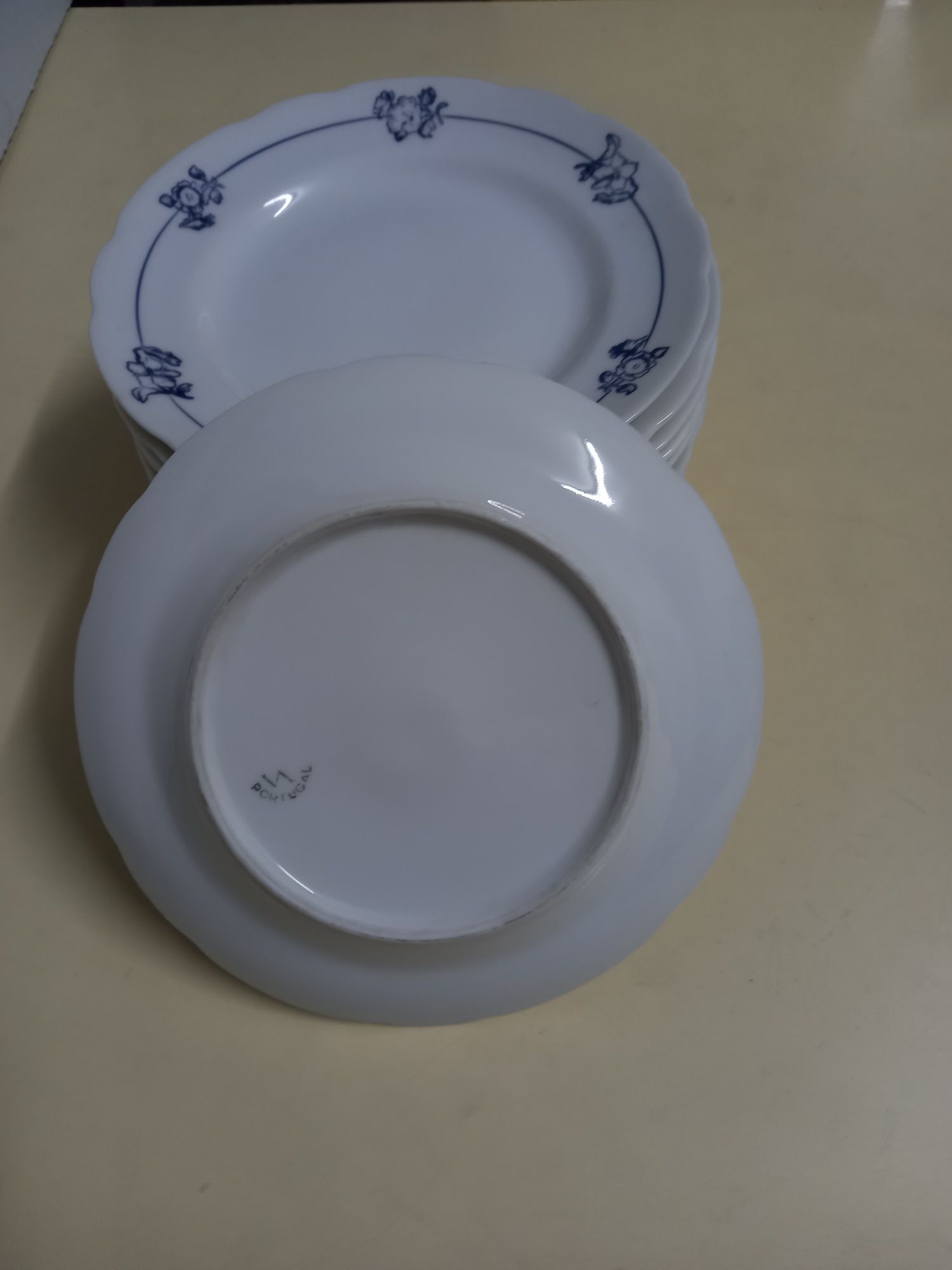 Pratos de porcelana da Vista Alegre