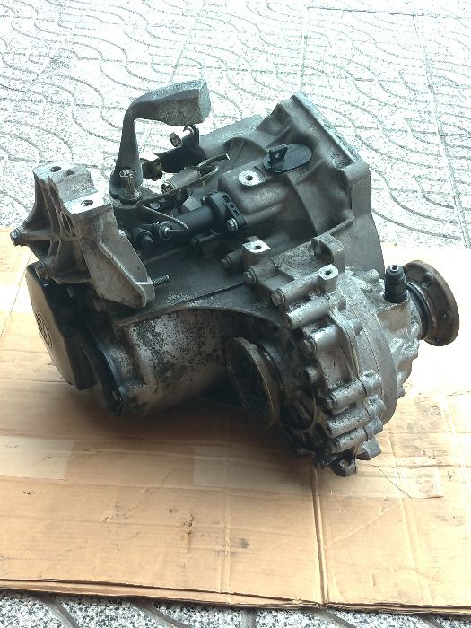 Caixa de velocidades VW Golf 4 1.6i 16V Ref: EGS