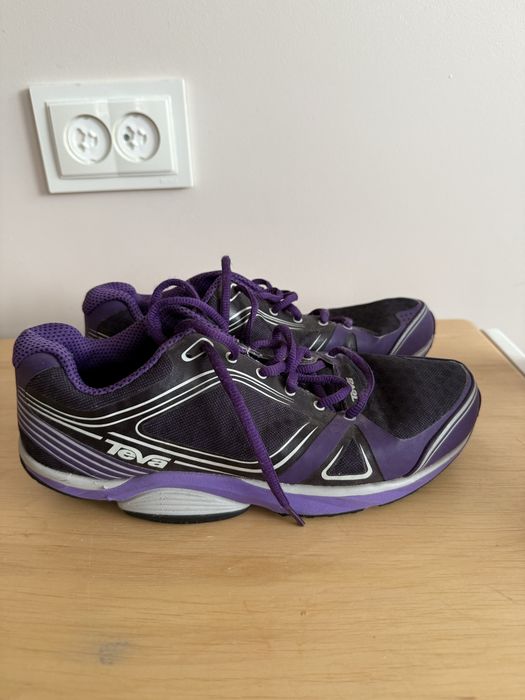 Жіночі кросівки Teva