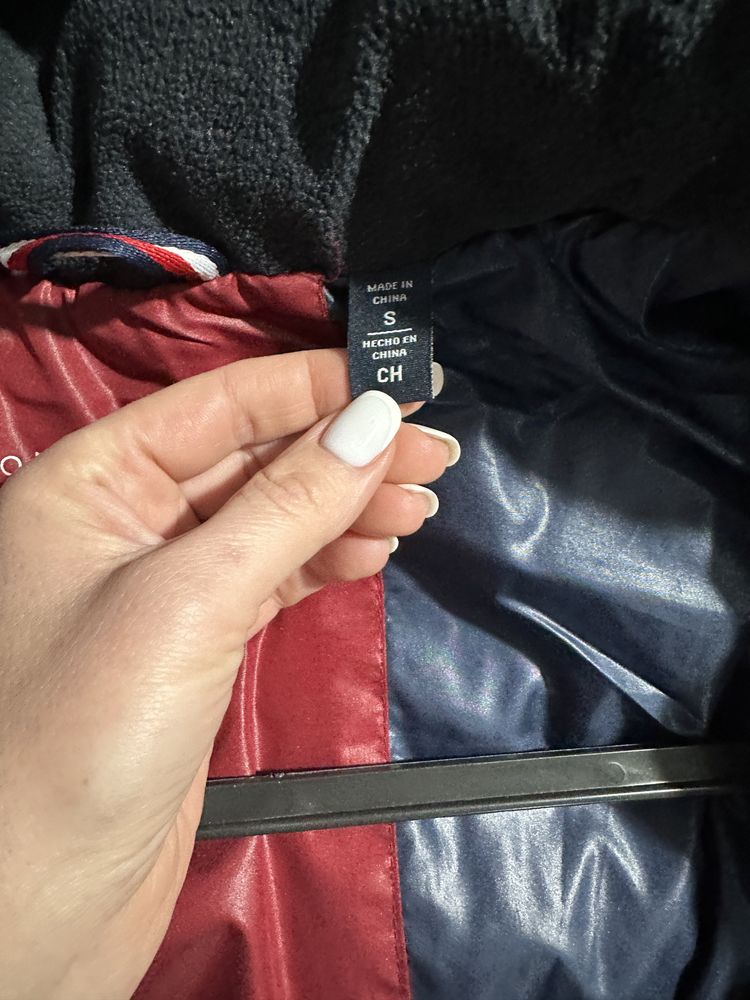 Продам теплу куртку пуховик Tommy  Hilfiger