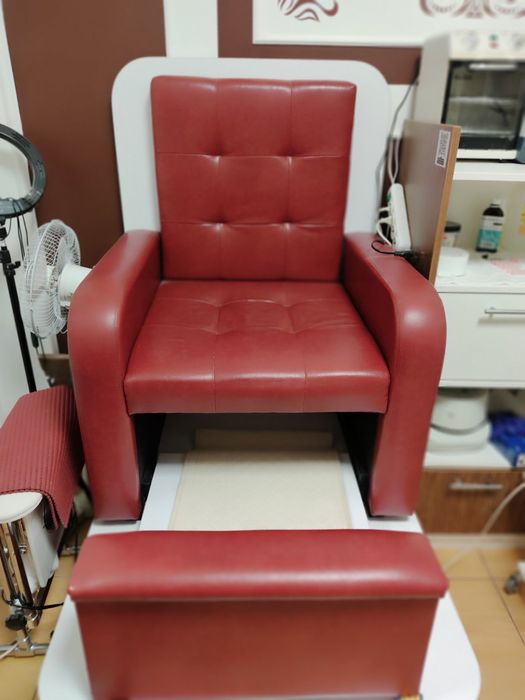 Педикюрне крісло, крісло для педикюру з подіумом