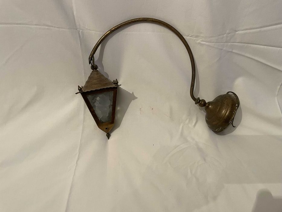 Lanterna pequena de parede