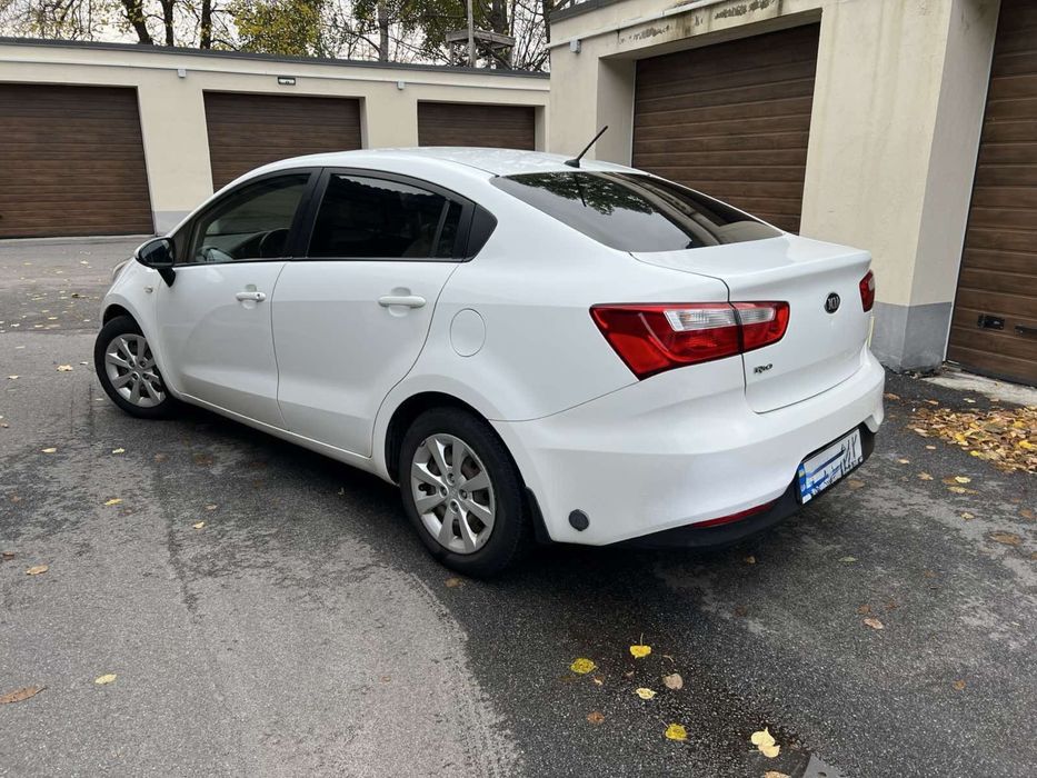 Поодам надійне авто. Ціна шара