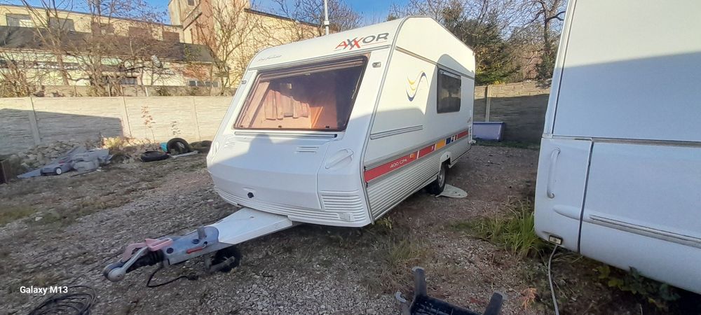 Przyczepa kempingowa Axxor 400 rok 2000 DMC 1200 przedsionek