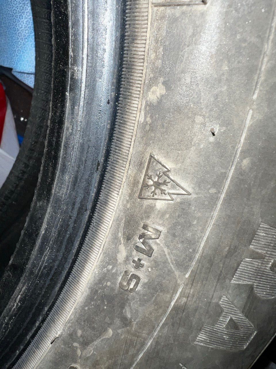 225 65 R17 Good Year Ultra Grip Performance SUV зимові