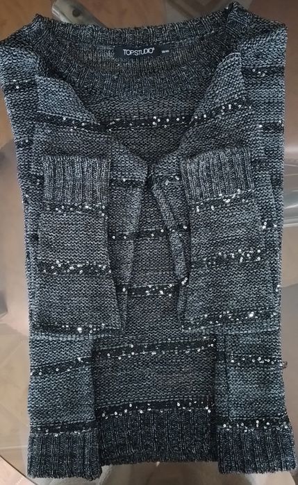 Bonita elegante camisola com lantejoulas  usada  bem conserváda