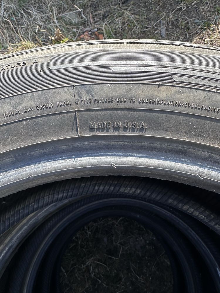 Комплект шин Versado 225/60 R18, чудовий стан, з Америки,без дефектів