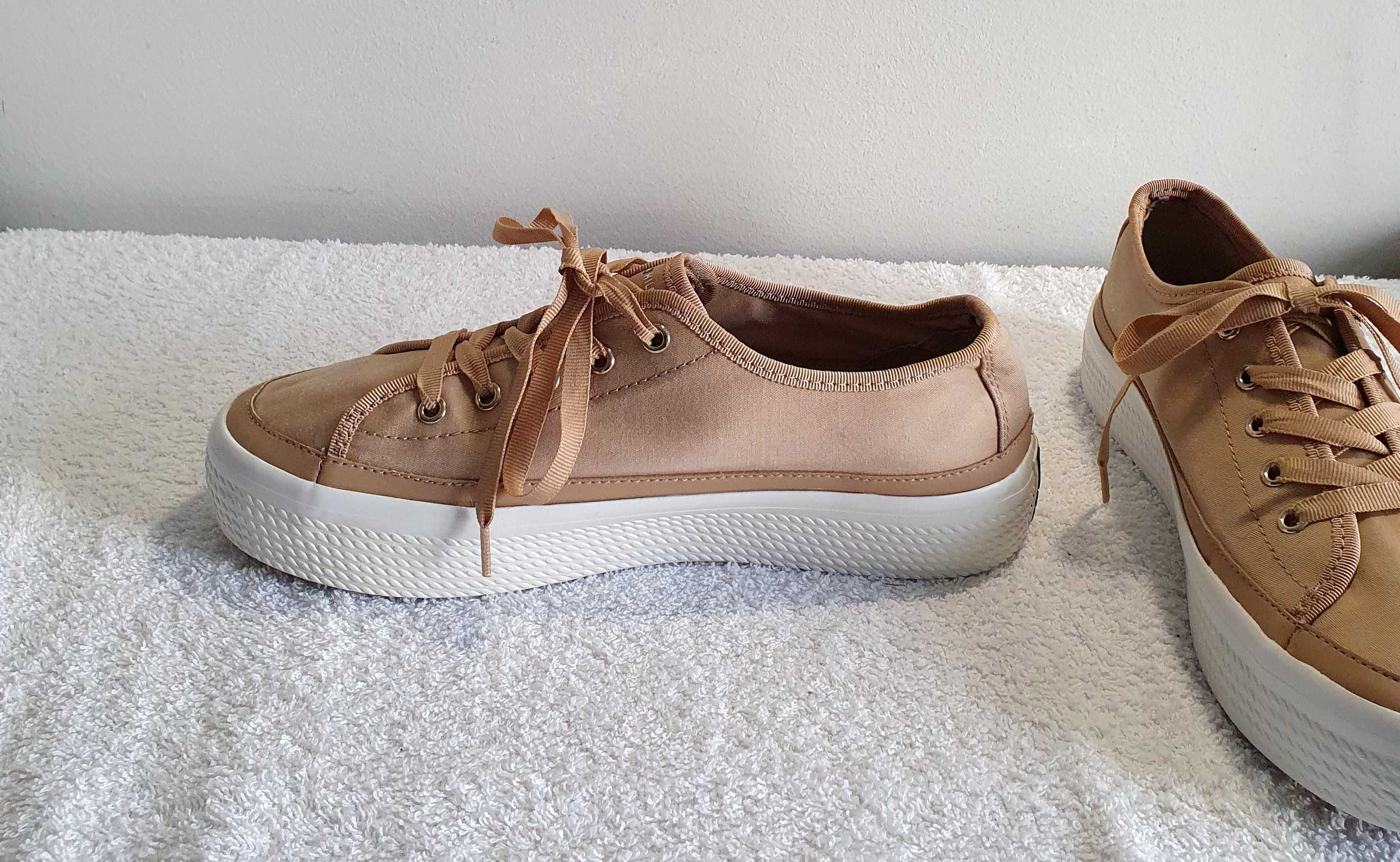 Tommy Hilfiger trampki na platformie 38