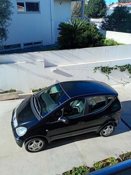 carro Mercedes classe A e mota 125 c