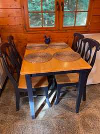 Conjunto da cozinha composto por mesa e 4 cadeiras