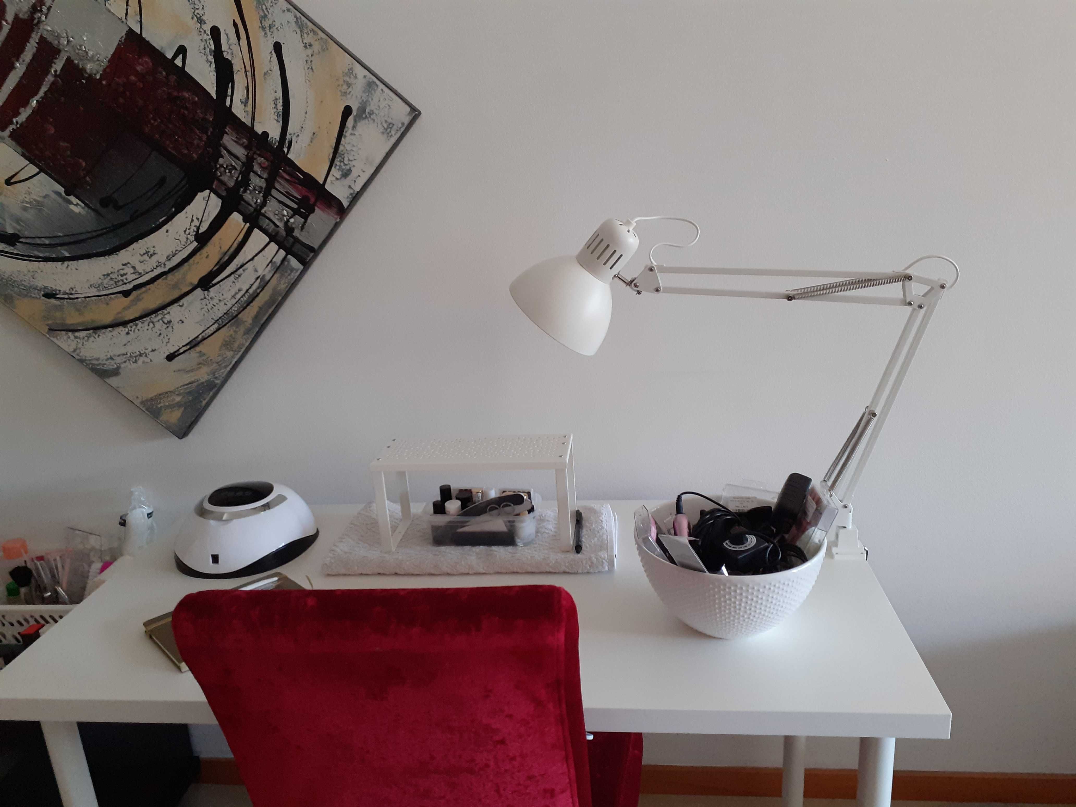 Mesa estetica + candeeiro