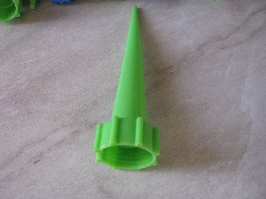 Насадка на пляшку ( бутылку) для крапельного поливання .в лоті 5 шт.