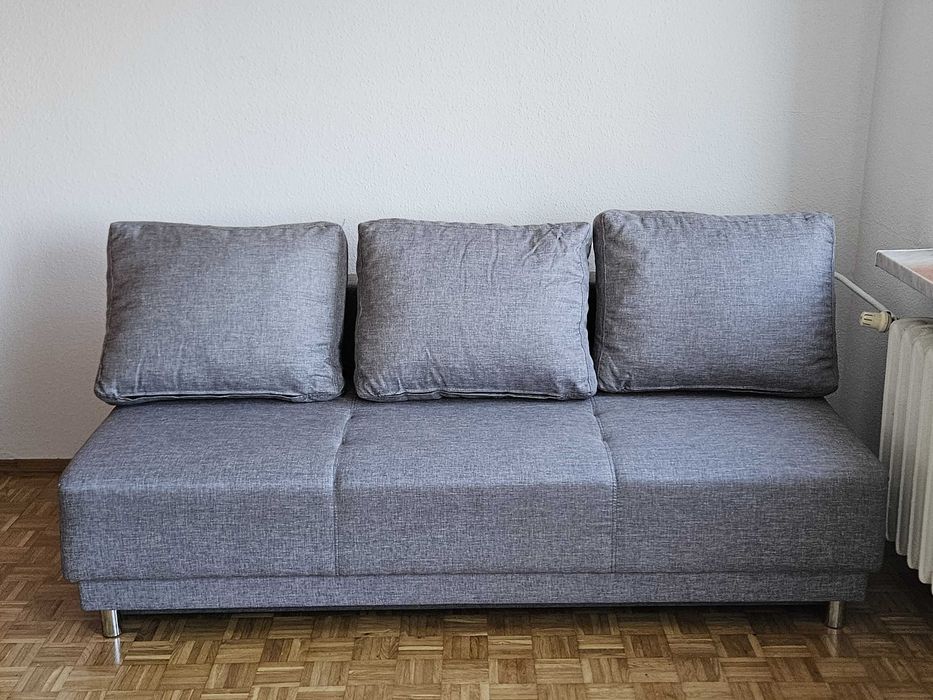 Sofa rozkładana z pojemnikiem na pościel