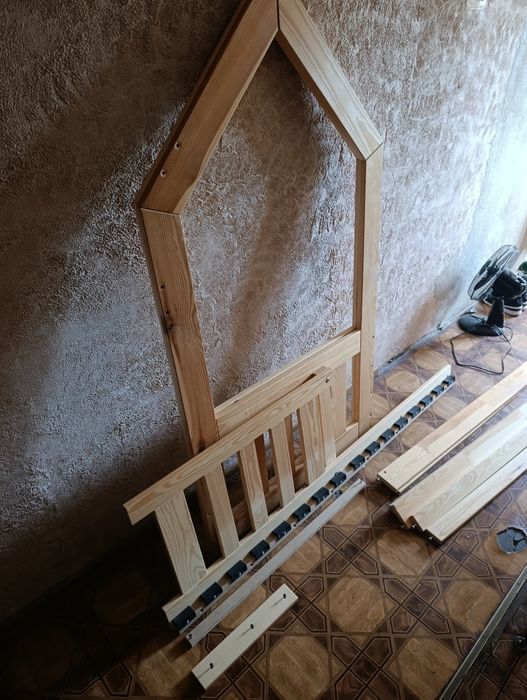 Łóżko dziecięce domek