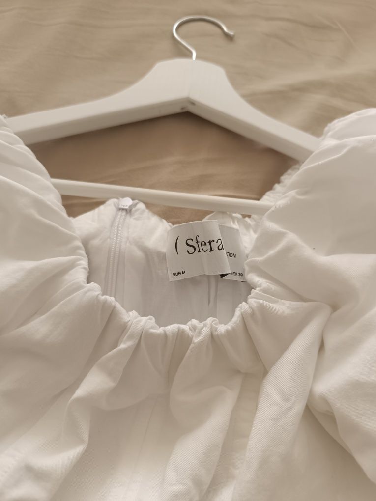 Vestido branco com godê