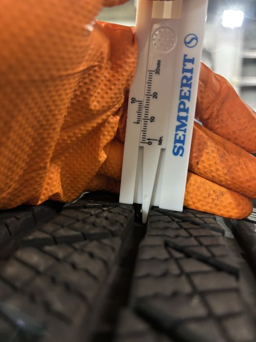 2x komplet opony zima Barum Polaris 5 235/55/19