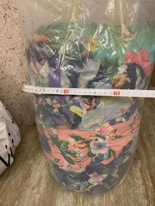 Яркие обрезки ткани