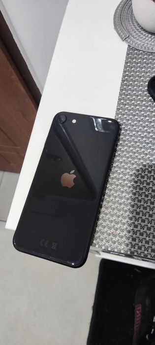 Sprzedam iphone se 2020 stan bardzo dobry 100% bateria