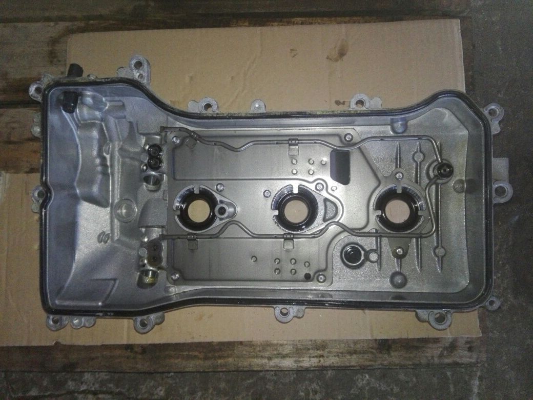 Pokrywa zaworow 3.5 v6. 2GR-FE. Toyota Camry. Rav 4. Soenna