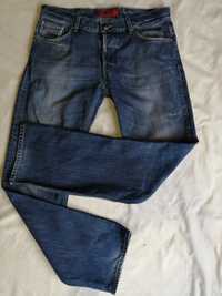 Продам джинсы размер 32/33 HUGO