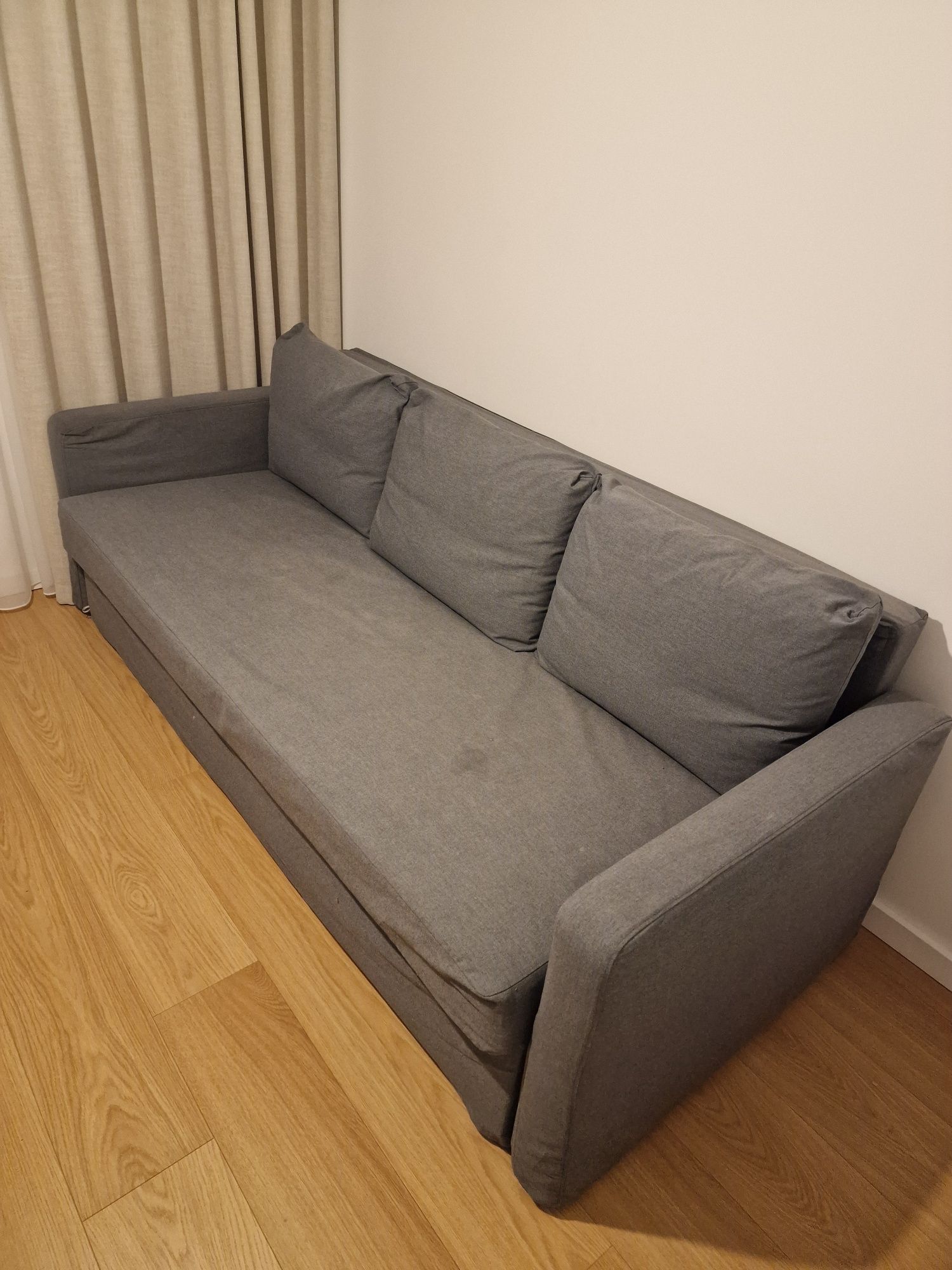Sofa Friheten z Ikea z pokrowcem