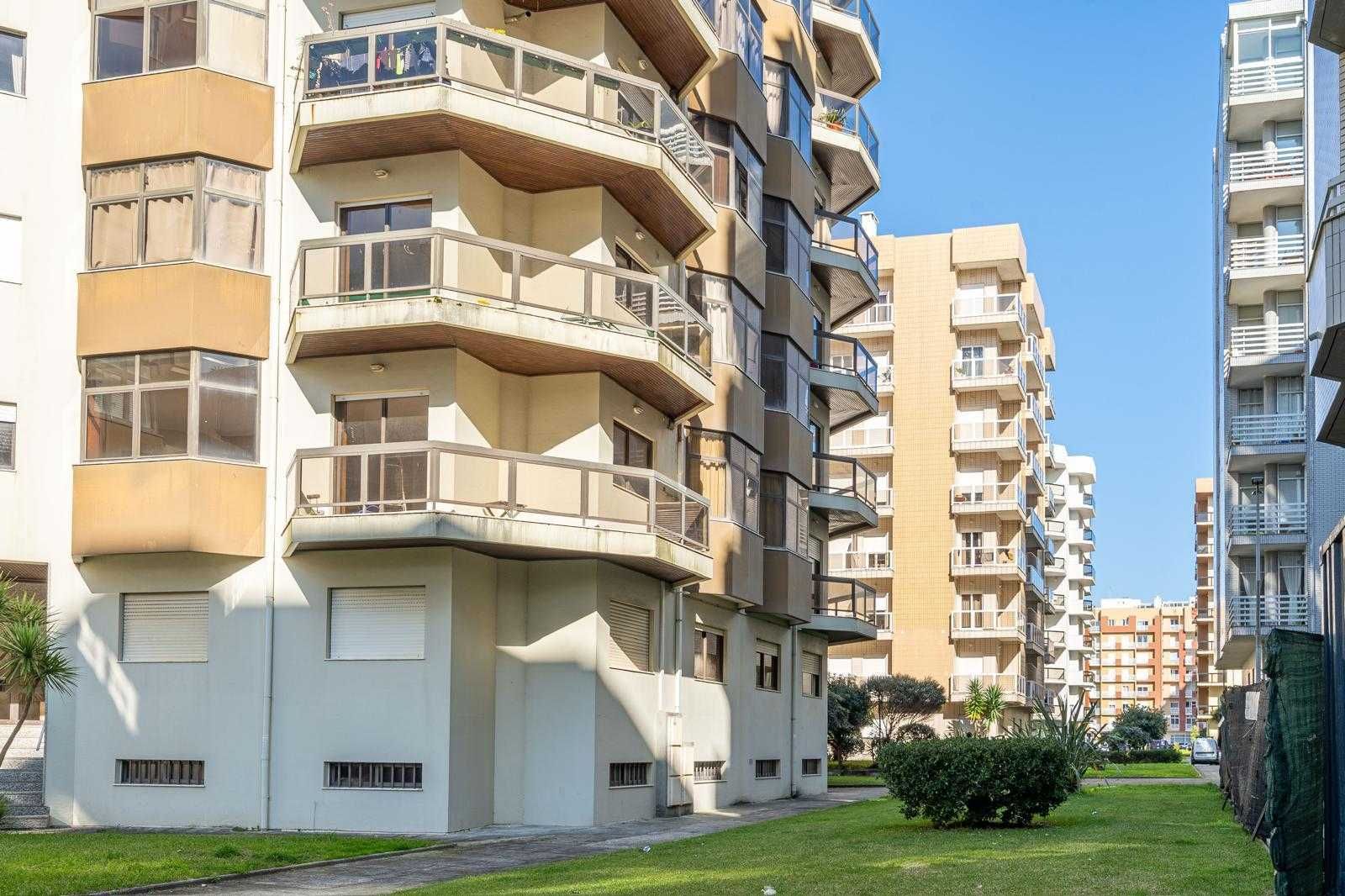 VCT29, simpático T1 r/c a 500mts da praia Amorosa
